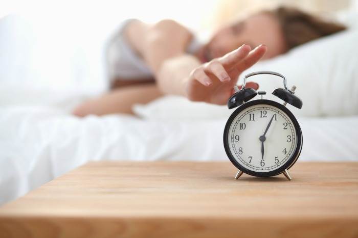 How to Wake Up Early and Become a Morning Person