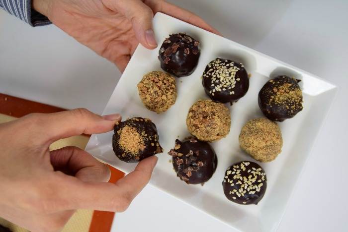 Vegan Biscuit Date Tahini Truffles